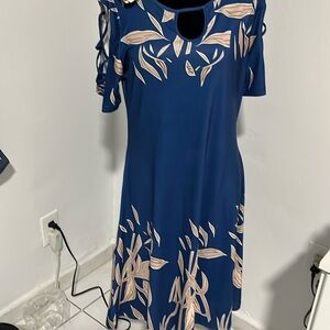 Vestido estampadoazul con dibujos en beige